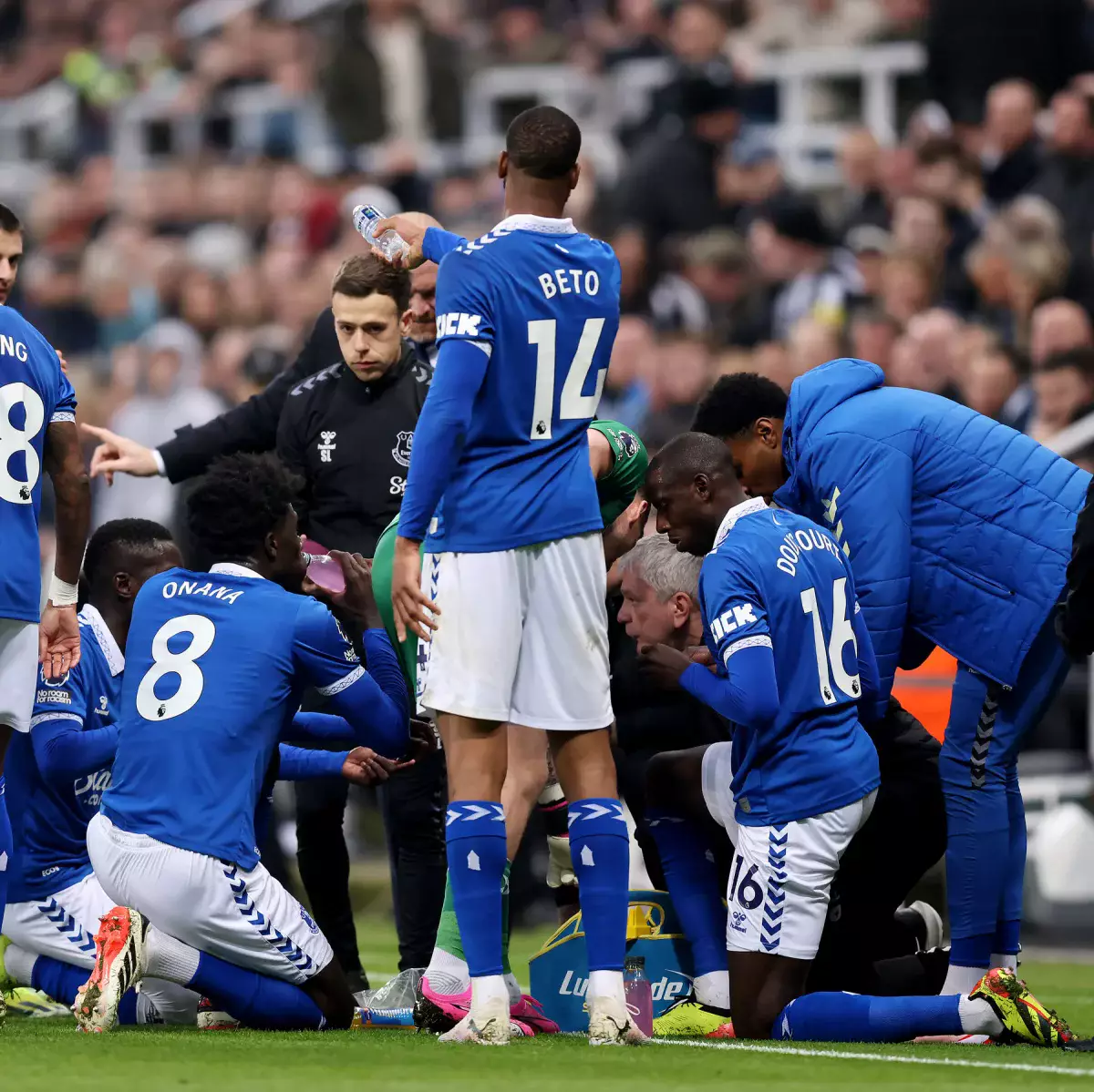 Ағылшын футболындағы Рамазан – Премьер лига ойыншылардың ауыз ашуына жағдай жасайды