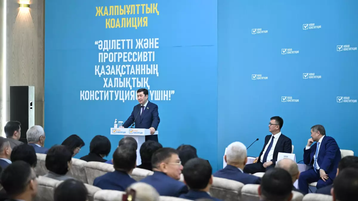 Коалиция мүшелері Шымкент қаласының тұрғындарына жаңа Конституцияның новеллаларын таныстырды