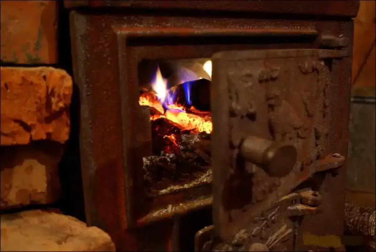 Үшеуі бала: Қосшыда бір отбасы газға уланып қалды