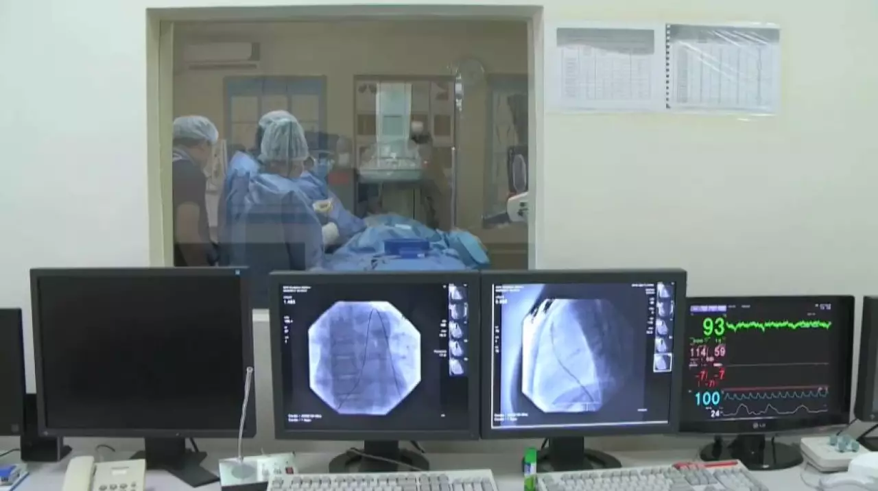 Волосяной ком весом в килограмм извлекли из желудка подростка