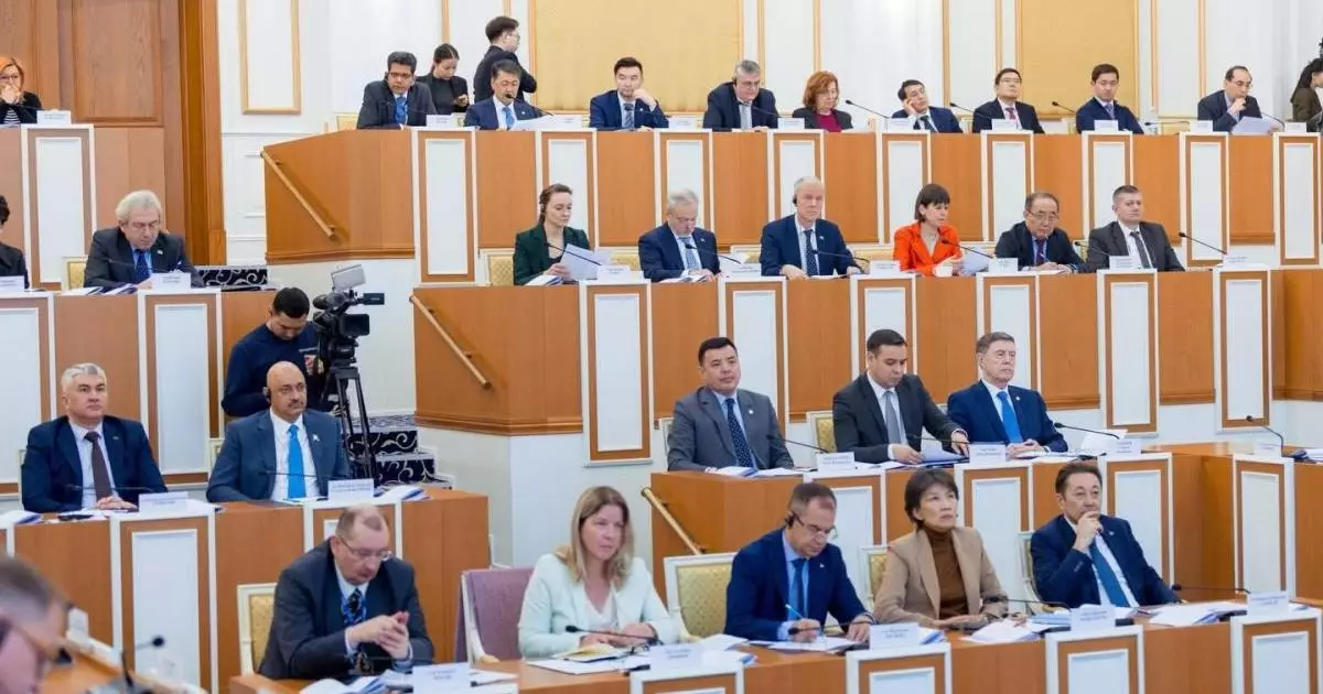  Представитель ОБСЕ посетил брифинг, посвящённый проекту новой Конституции 