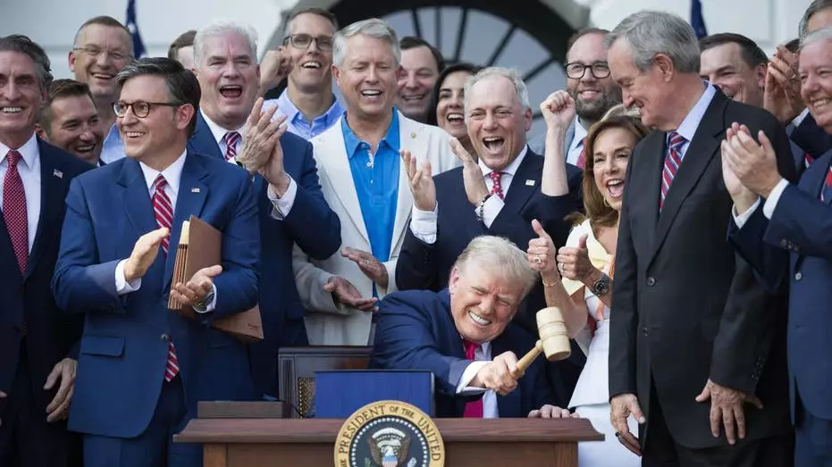 Трамп анонсирует возможные 20% налоговые вычеты по "Большому Красивому Законопроекту".