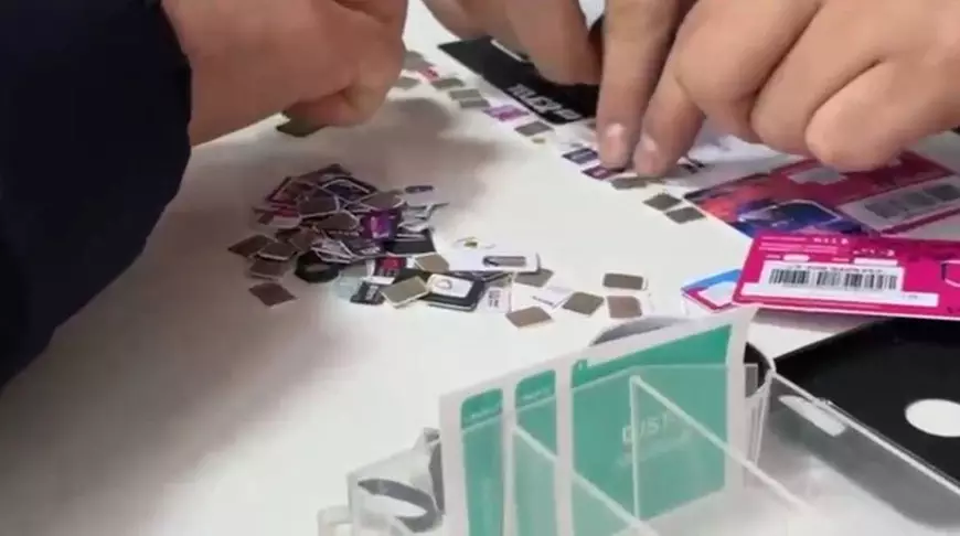 В Казахстане пресекли канал поддержки аферистов, изъяв более 3 тысяч сим-карт.