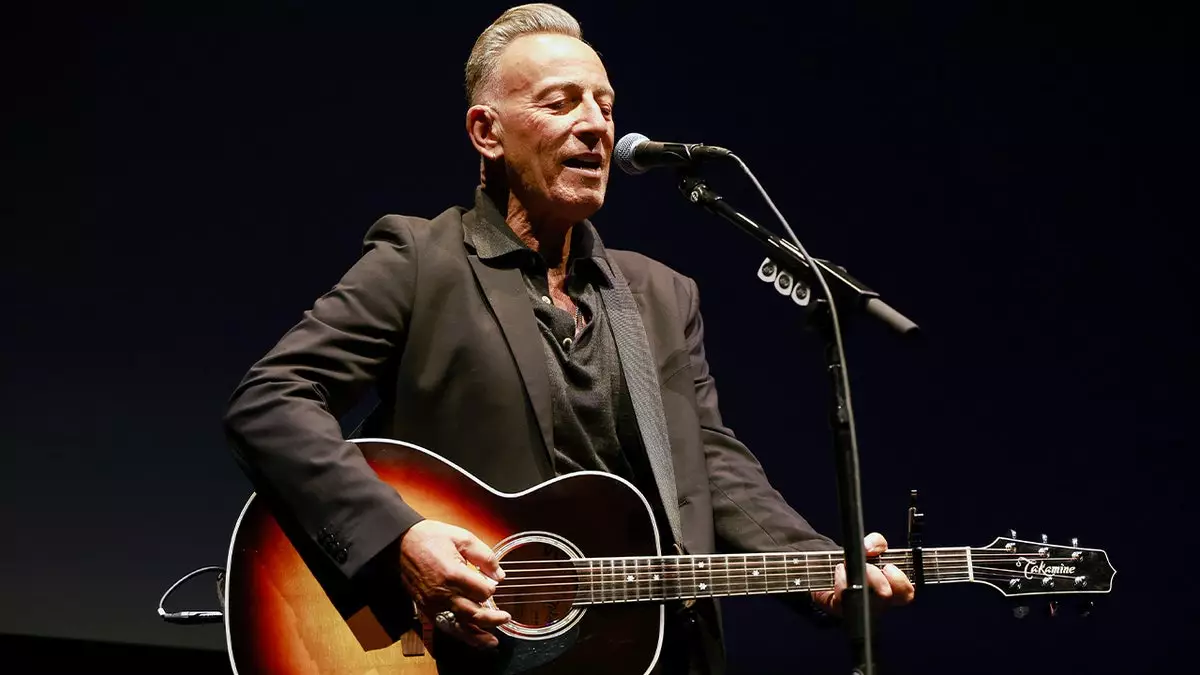 Спрингстин назвал Трампа "королем-самозванцем", запуская тур в защиту Америки.