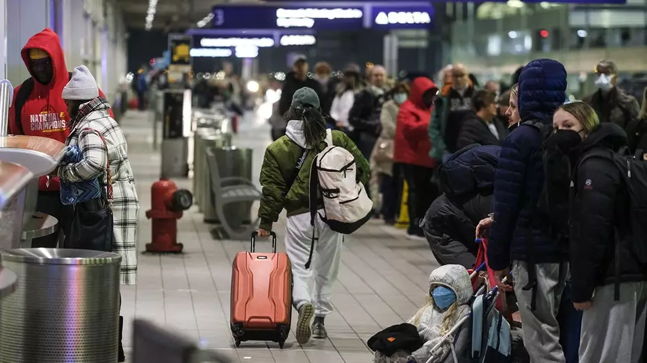 Американцы побили рекорд по авиаперелетам в 2025 году, несмотря на неожиданные изменения в выборе времени для путешествий.