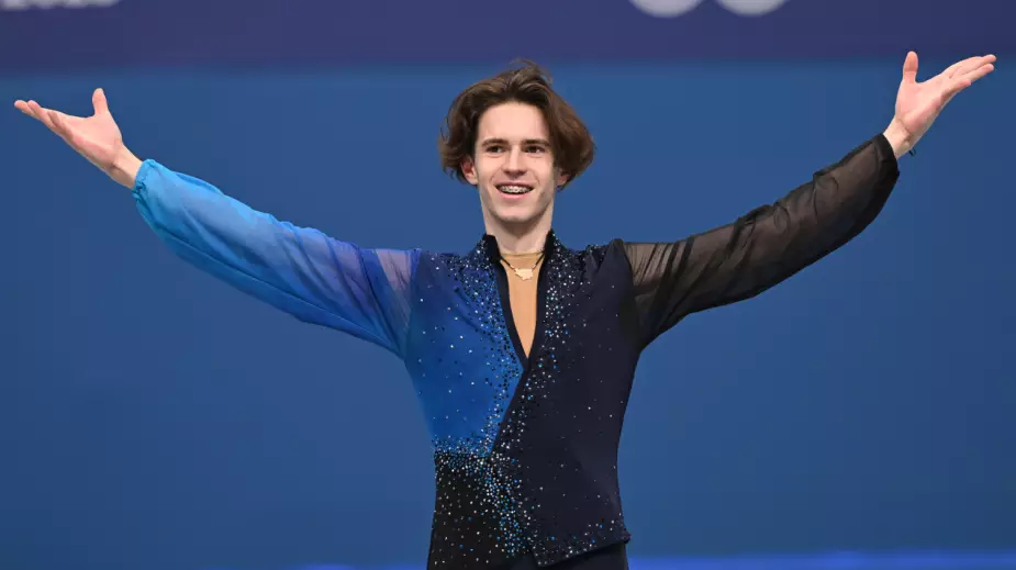 Золотой костюм Михаила Шайдорова сшили казахстанские дизайнеры. Вот его история