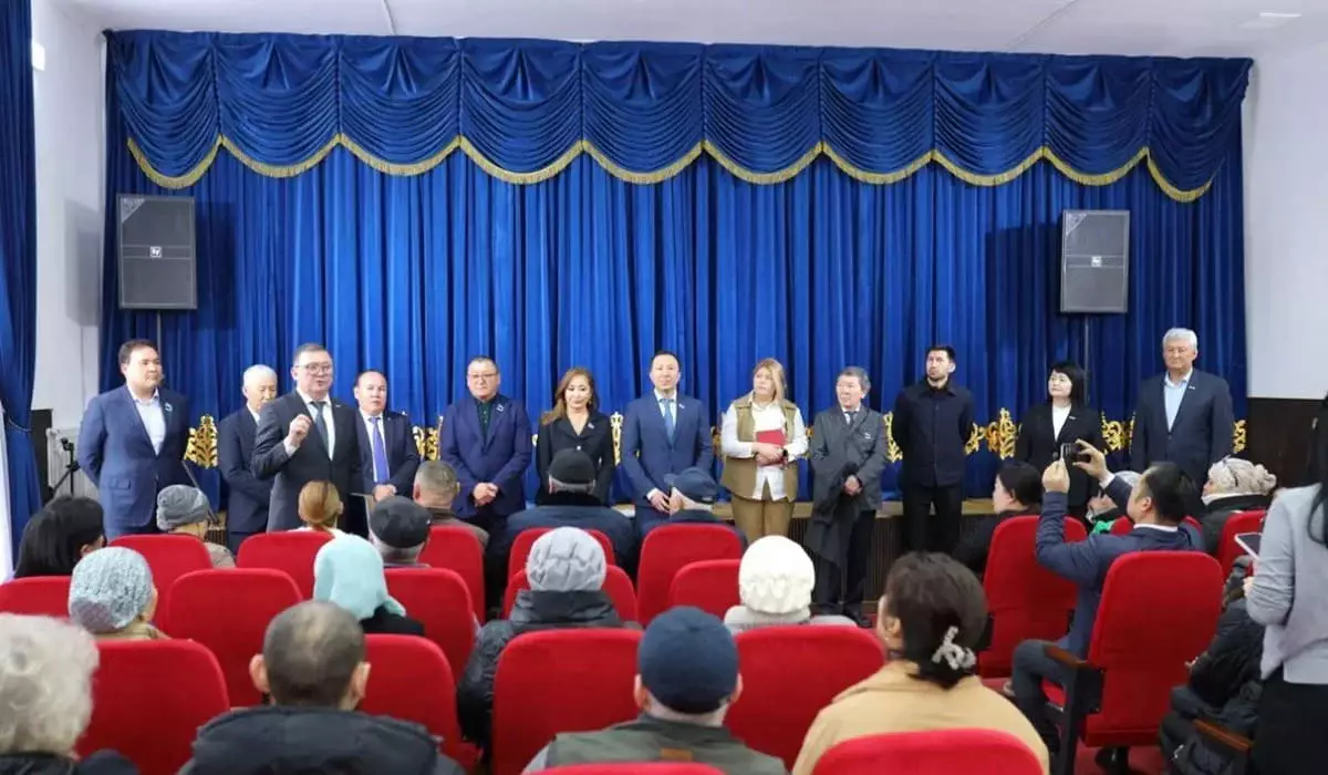 В Абайском районе Шымкента прошли встречи по разъяснению проекта Конституции