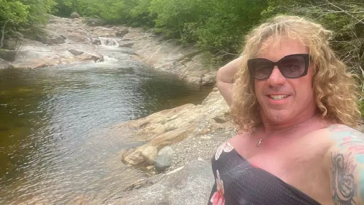 АҚШ-та хоккей матчы кезінде атыс шығарған адамның кім екені анықталды