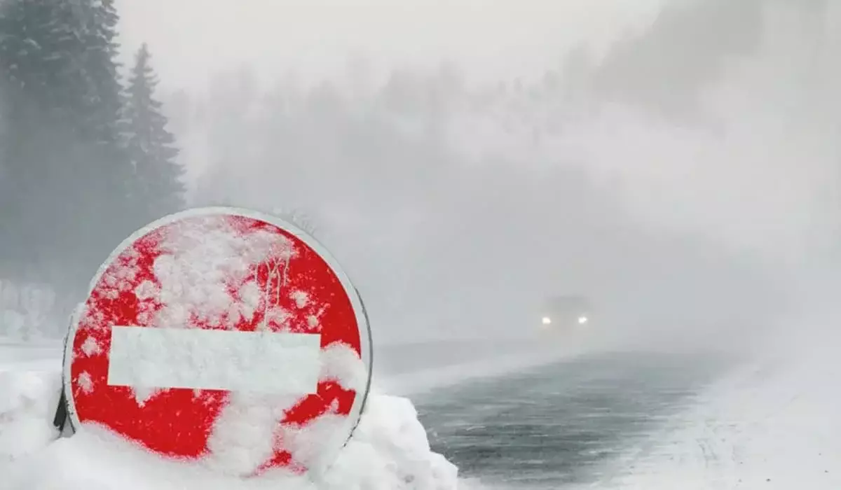 Дороги закрыты из-за непогоды в трех областях Казахстана