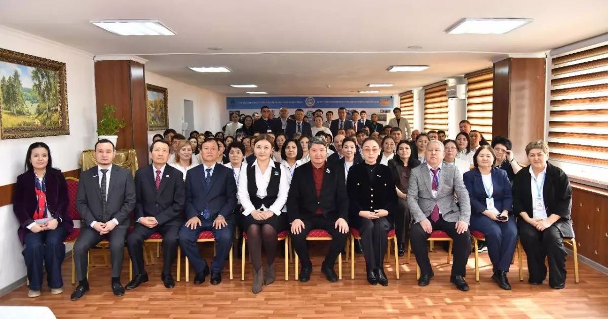   Еңбек ұжымдарымен ашық диалог: Шымкентте Конституция жобасы талқыланды   