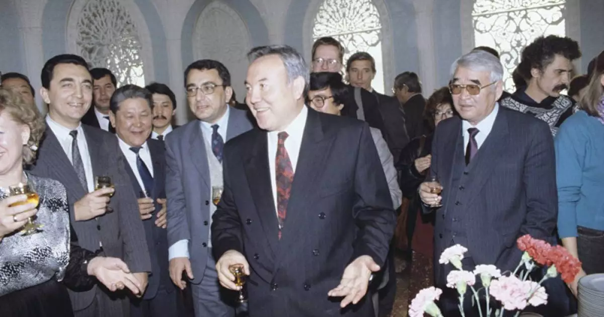  `Назарбаев заң жазғанда, өзінің Құдайдан кем емес екенін түсінді` – Ол Конституциялық сотты қалай пайдаланды? 