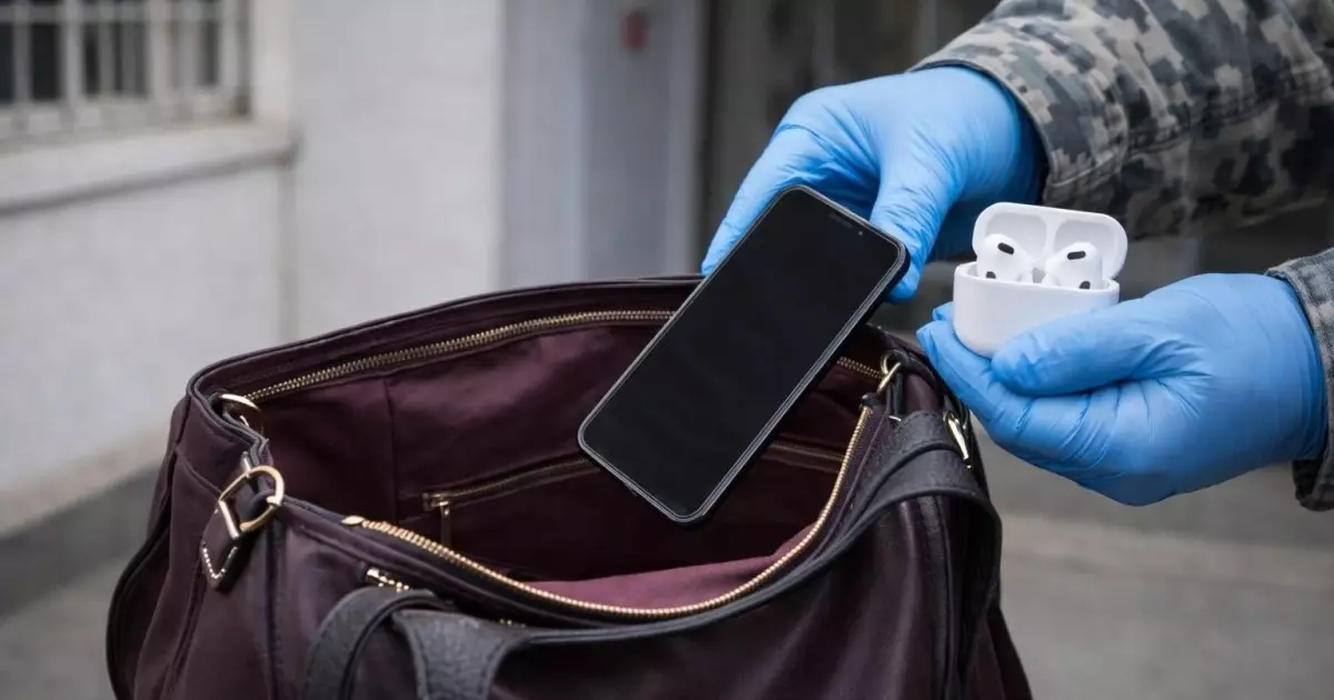  `Ақша мен құлаққап` – адвокаттар уақытша ұстау изоляторына тыйым салынған затар тасыған 