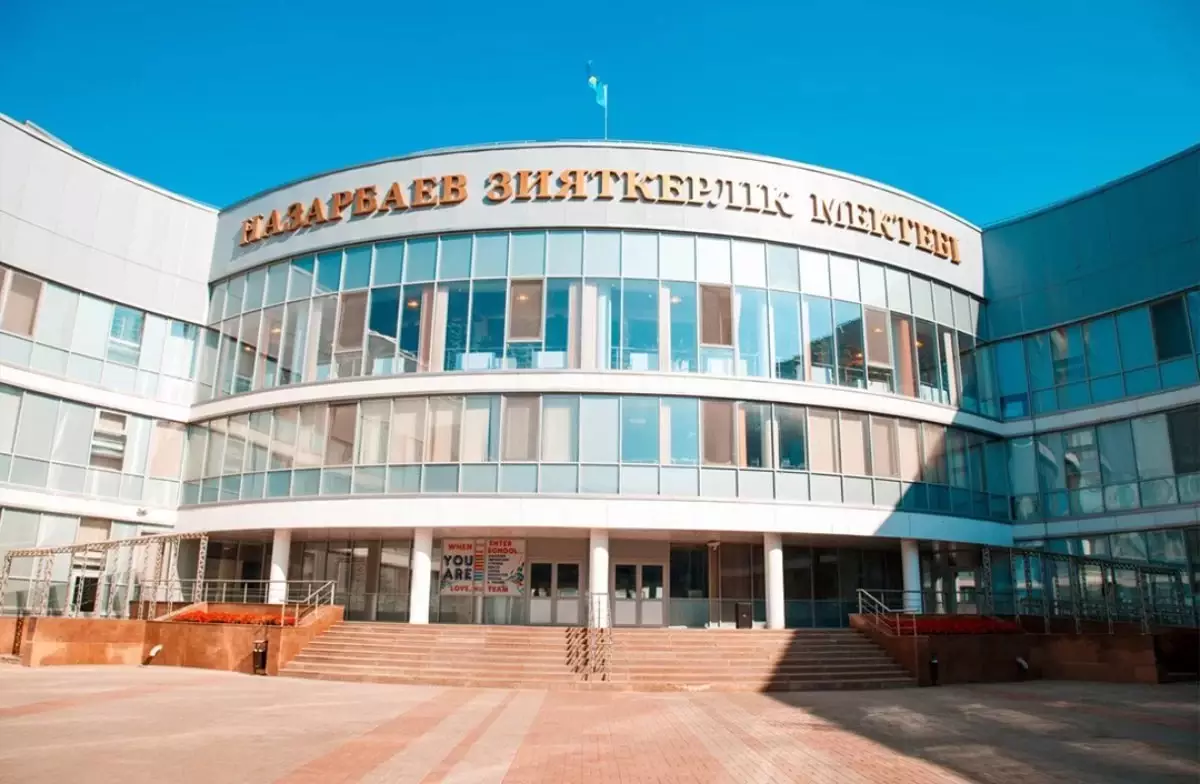 Петропавлдағы Назарбаев зияткерлік мектебінде оқушы терезеден құлап кетті