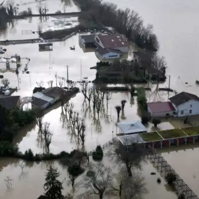 Во Франции непрерывные дожди уже 30 дней — исторический уровень опасности