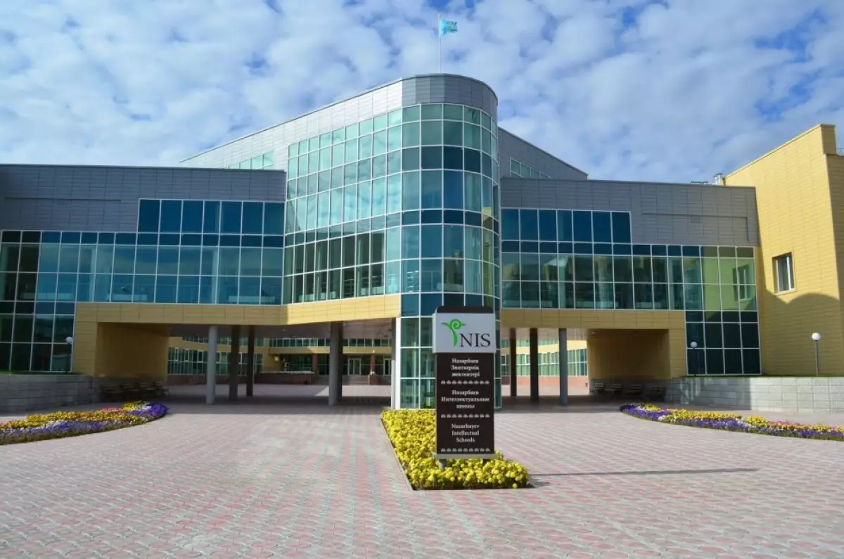 НЗМ оқушысының терезеден құлауы: Полиция «Өзін-өзі өлтіруге дейін жеткізу» бабымен іс қозғады