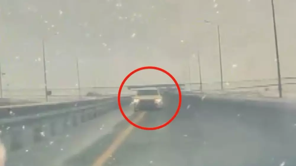 Опасный манёвр на автобане: водитель выехал на встречку и попал на видео