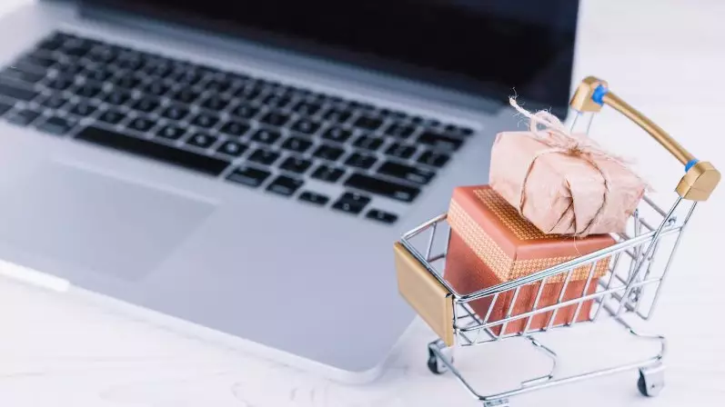 В Казахстане вводят новые правила интернет-покупок: появятся НДС и отдельная декларация