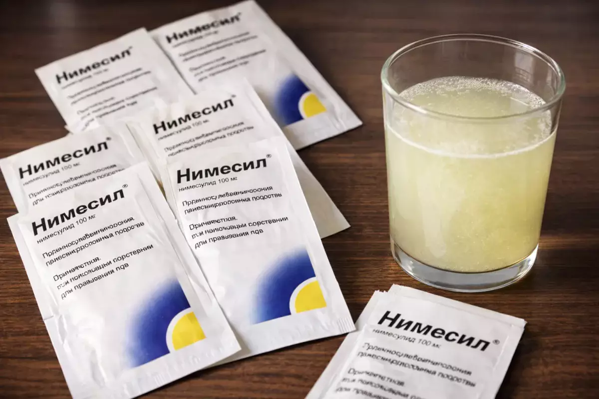 Казахстанцев предупредили о рисках популярного лекарства при гриппе и температуре