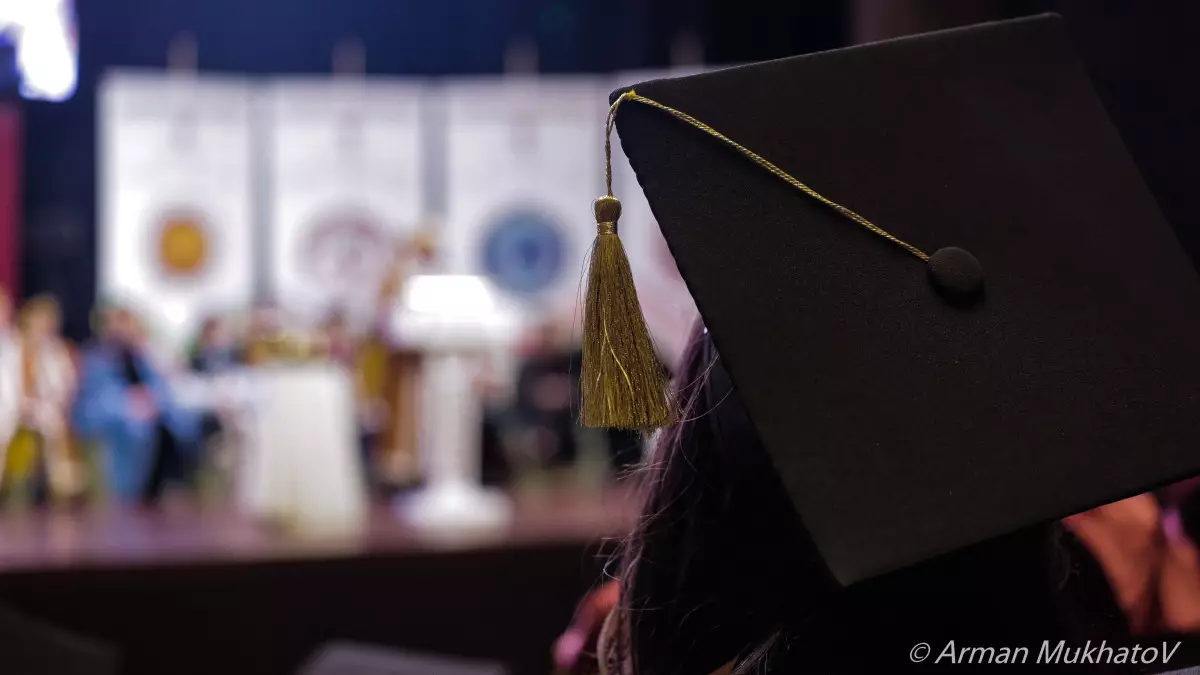 Кім кінәлі? Атырауда екі түлек дау болған "Алтын белгіні" сотпен қайтарып алды