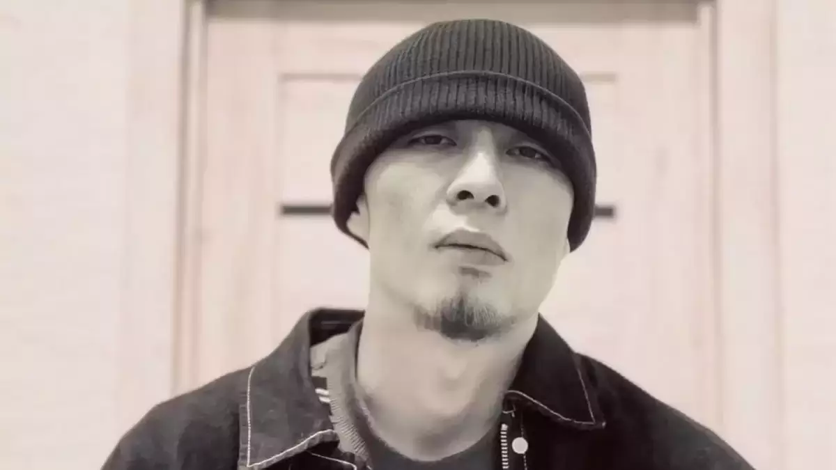 Рэпер Qarakesek сотқа мәжбүрлі түрде жеткізіледі