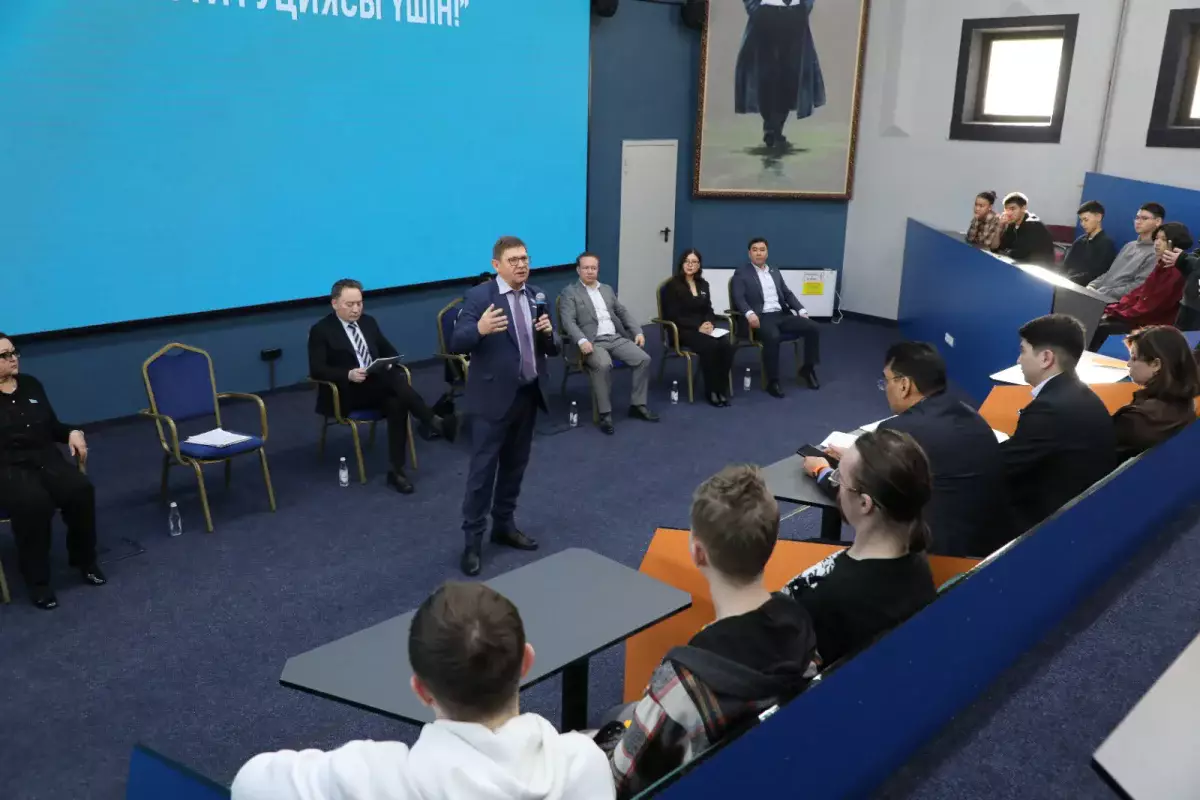 Студенттермен өткен диалог барысында жаңа Конституция жобасына қолдау білдірілді