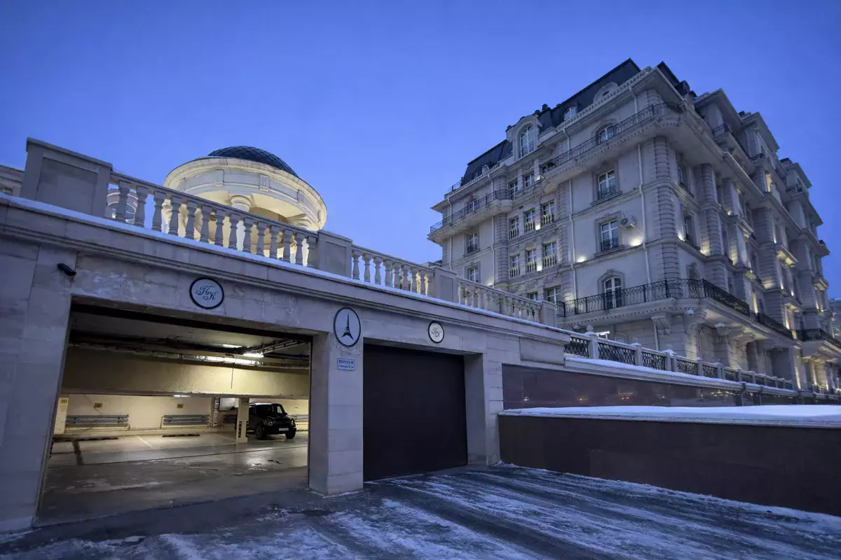 Парковочное место олигарха в элитном районе Астаны продали на торгах