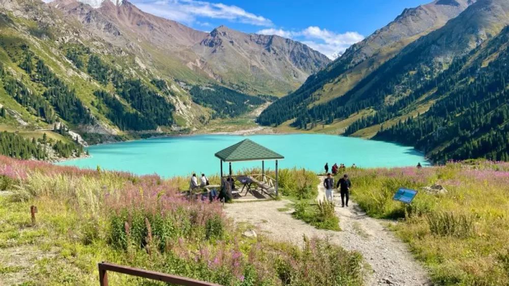 К Большому Алматинскому озеру проложат новую тропу за 665 миллионов