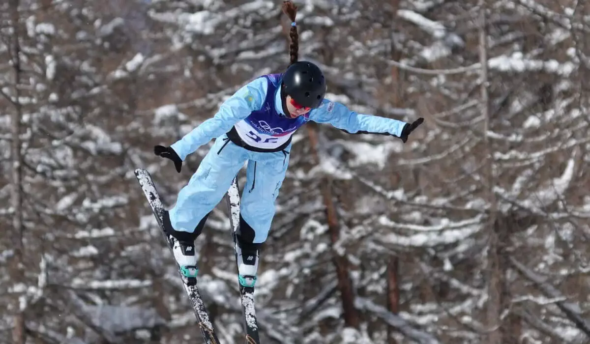 Аяна Жолдас не смогла выйти в финал олимпийского турнира по лыжной акробатике