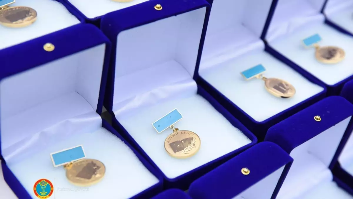 Скандал с «Алтын белгі»: выпускницы из Атырау добились через суд заслуженных аттестатов