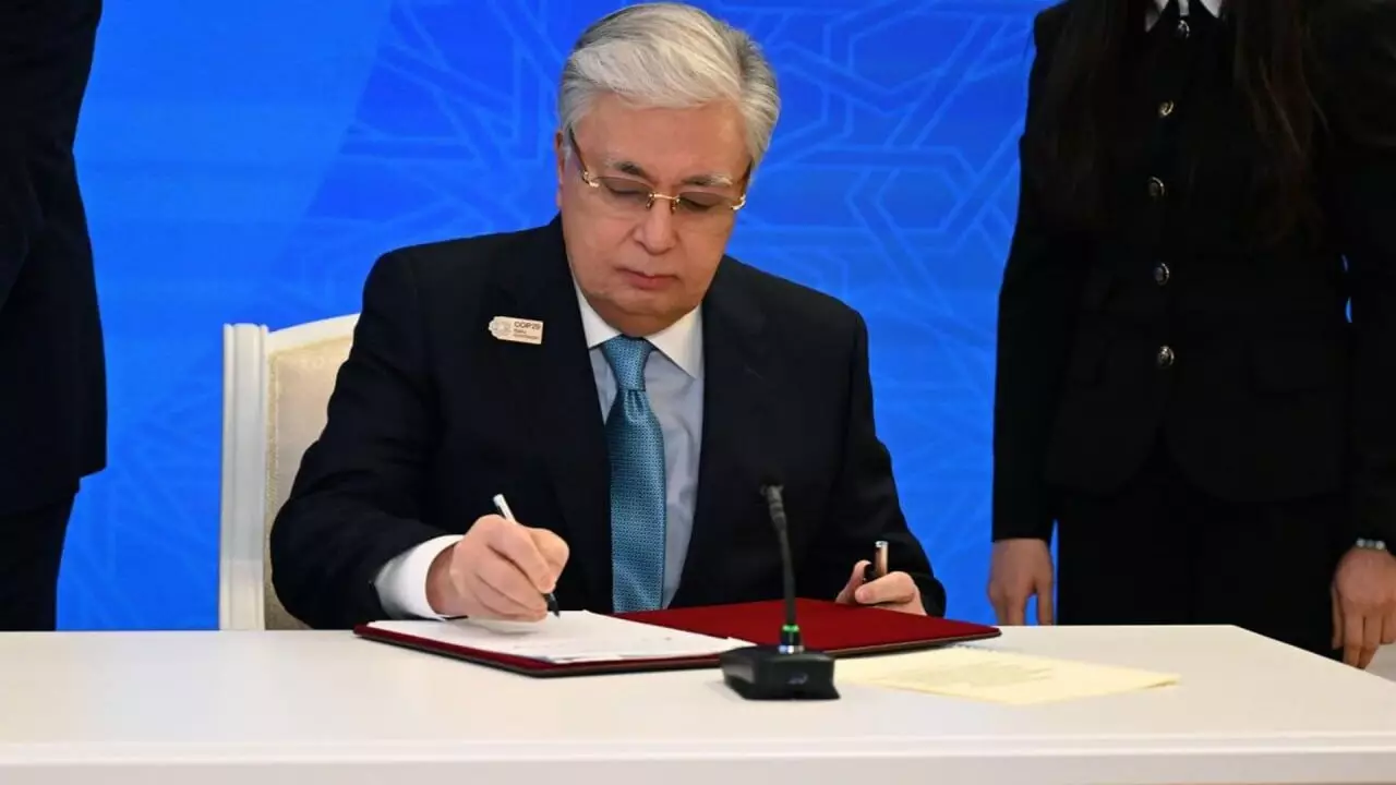 Қазақстанда концерт қоятын әртістердің әнін енді әкімдік тексереді