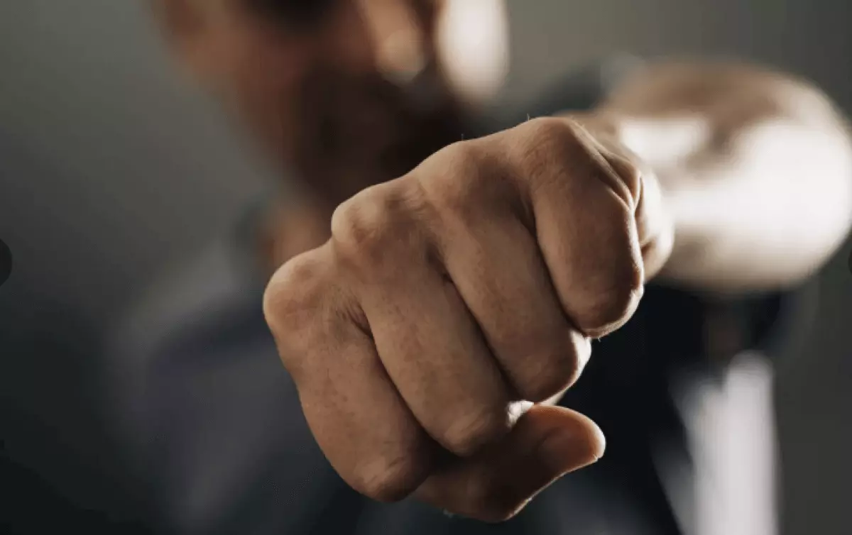 Тюремный срок получил житель Шымкента за избиение судебного пристава в здании в суде