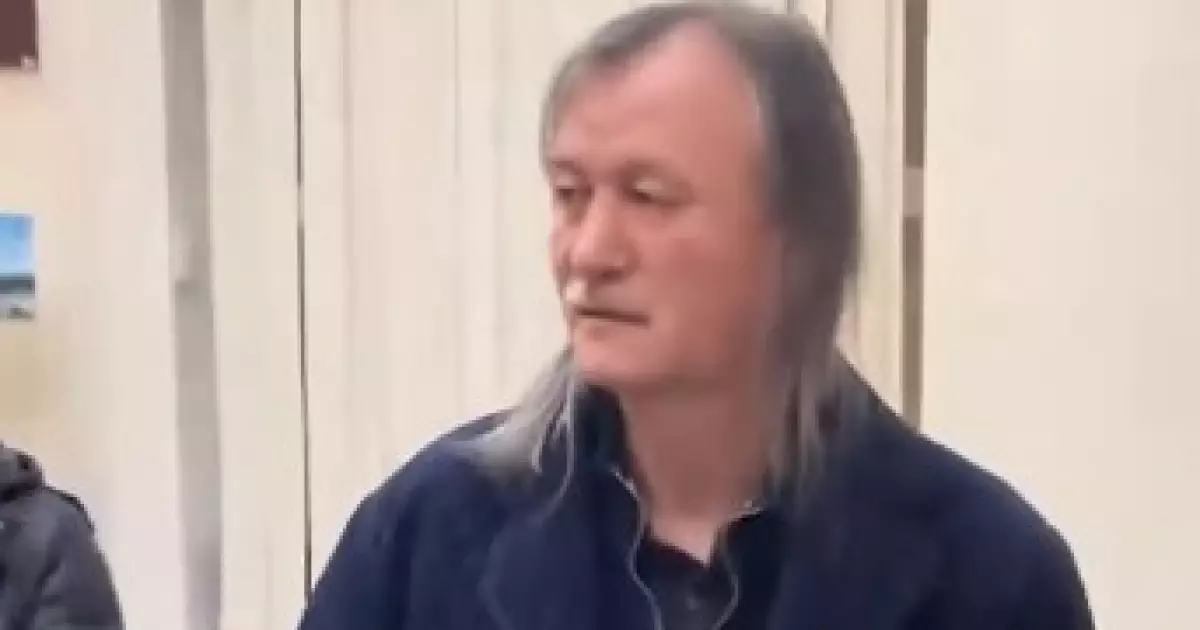   "Жақтырмай тұр ма?": Ұлықпан Жолдасовтың әрекеті талқыға түсті (видео)   