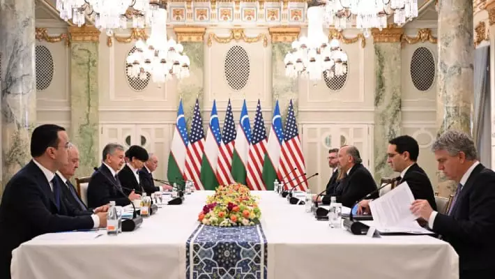 Мирзиёев провел встречу с министром торговли США