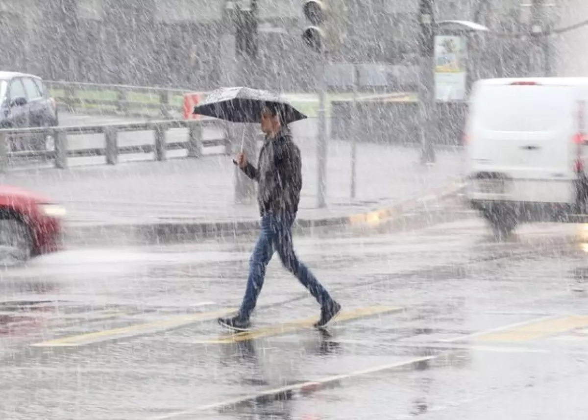 Нөсер, жел, найзағай: Елдің оңтүстігінде күн күрт суытады