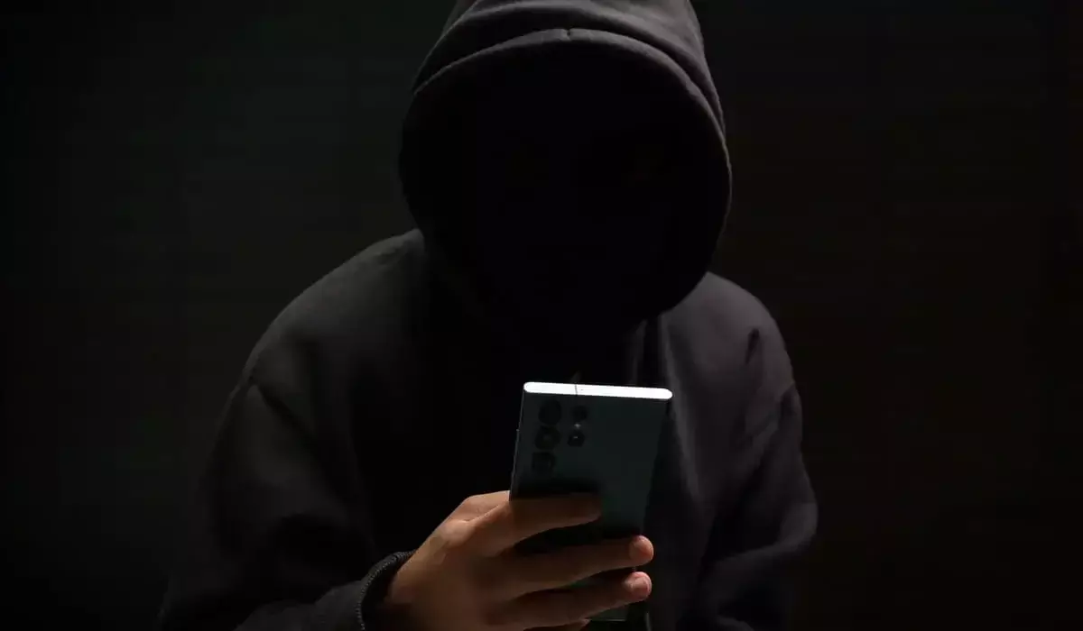 Мошенник через WhatsApp похитил миллионы у жителей Актау (ВИДЕО)