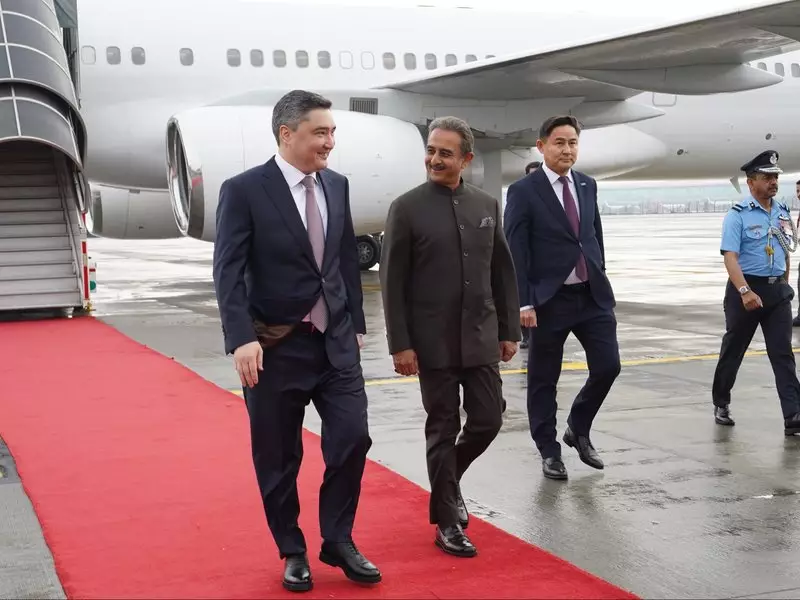 Премьеры Казахстана и Нидерландов прибыли в Дели на саммит по искусственному интеллекту.