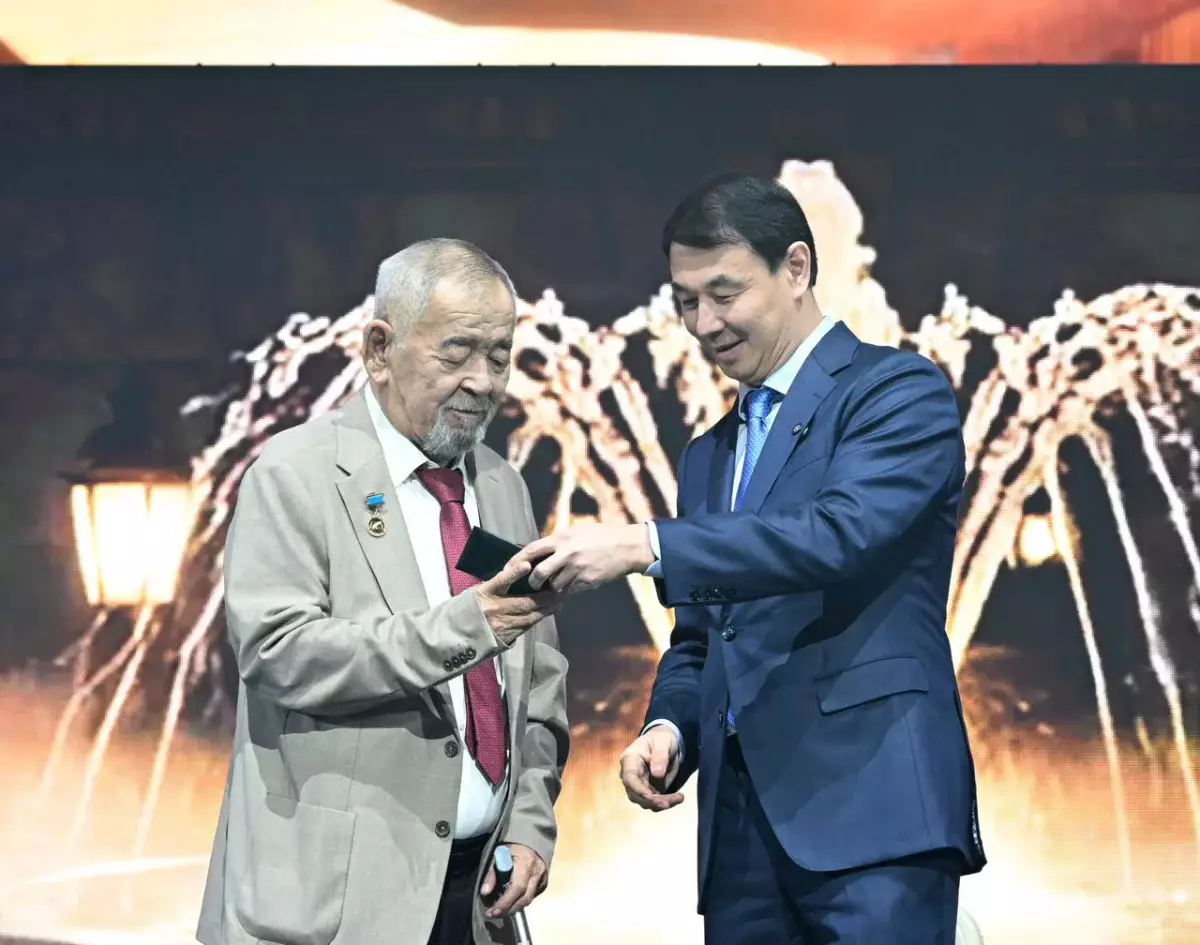 Алматыда Жүрсін Ерманның 75 жылдық мерейтойына арналған салтанатты кеш өтті