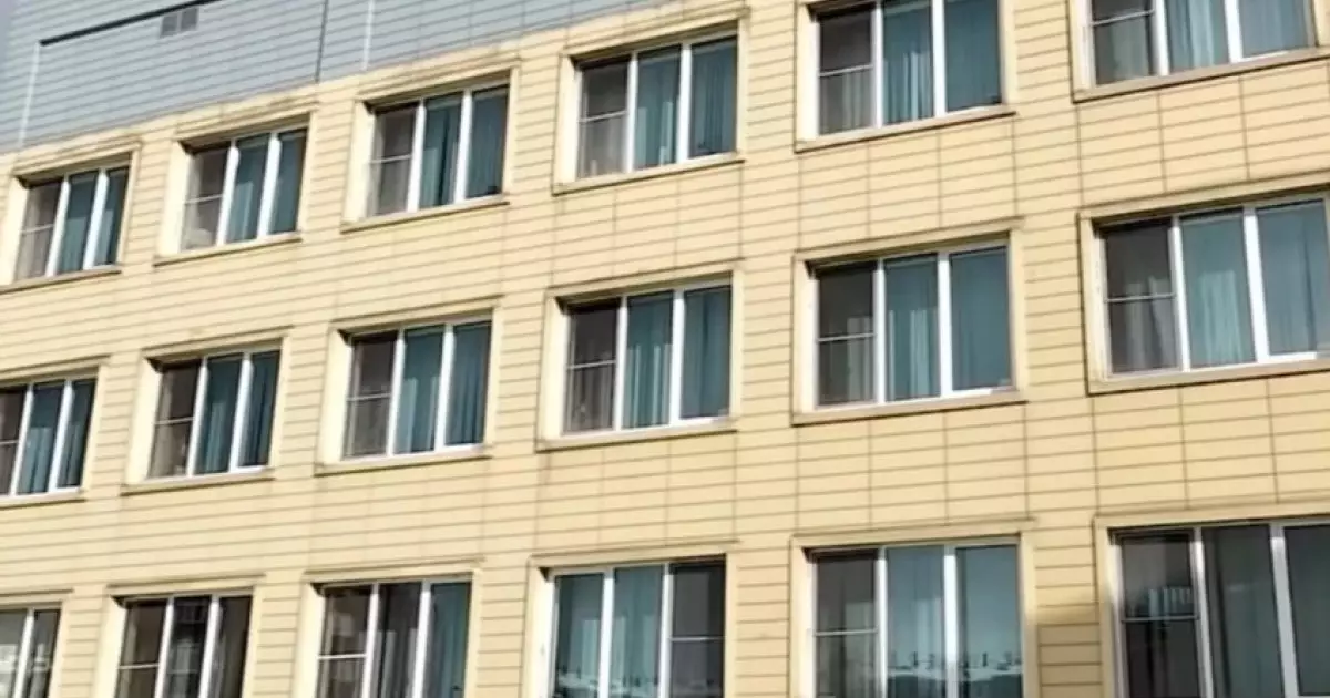  Петропавлда терезеден секірген жасөспірімнің жағдайы ауыр 