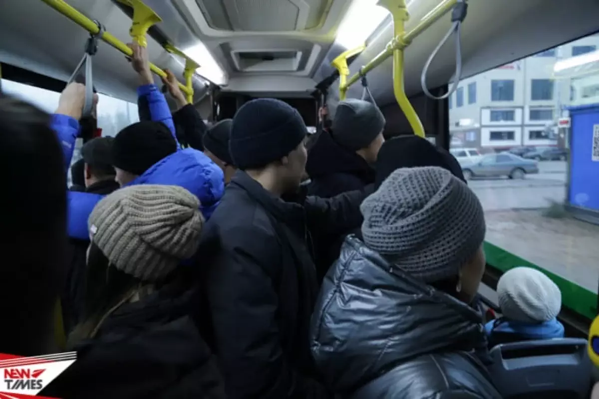 Толпа алматинцев помогла незнакомцу с эпилепсией