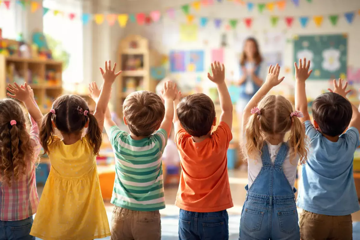 Казахстанцев умилило видео с эвакуацией малышей в детском саду Костанайской области