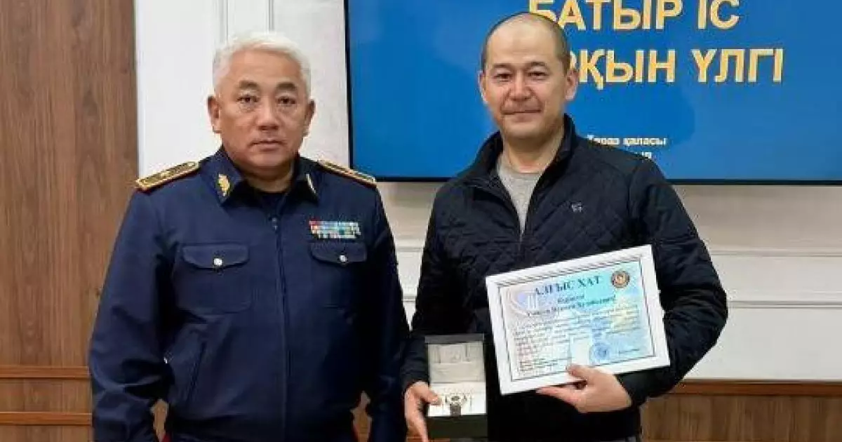  Таразда 13 жастағы қыздың ұрлануына жол бермеген ер адам марапатталды 