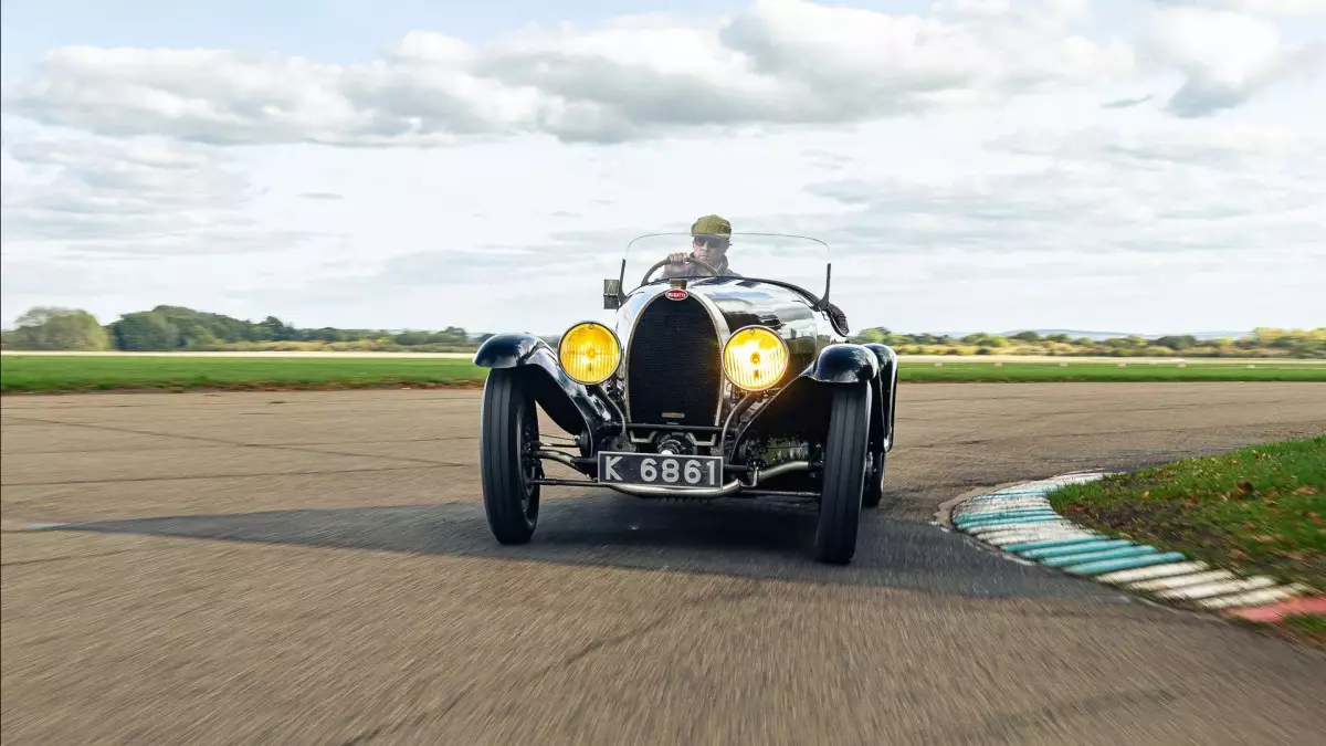 Ғасыр бұрын шығарылған Bugatti көлігі 3,5 млн еуроға сатылмақ