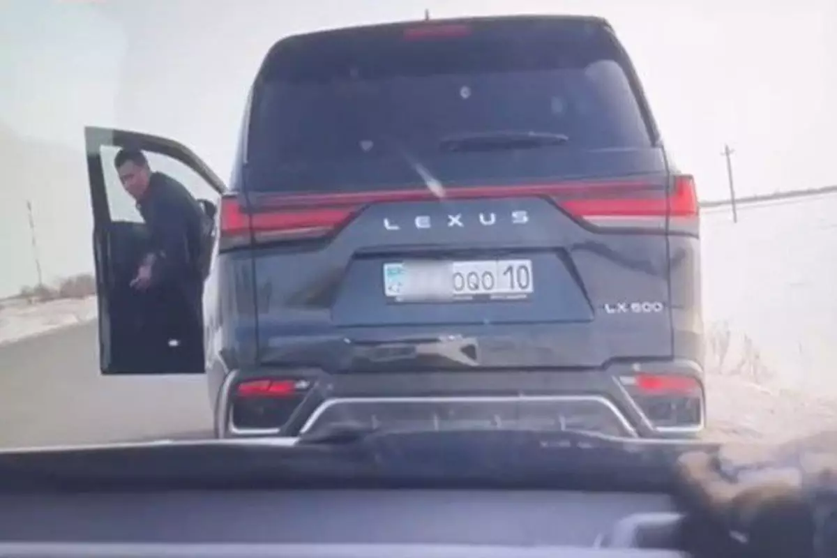 Подозрение во взятке в академии МВД им. Кабылбаева: фигурирует полицейский со «скандального Lexus»