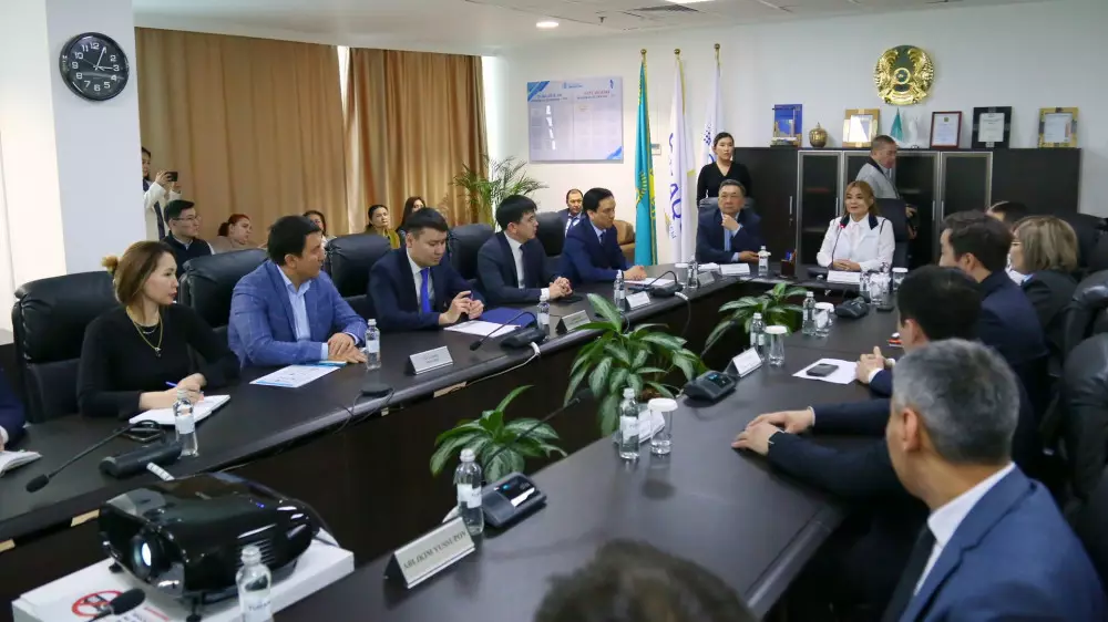 Почти 4 тысячи сотрудников QazaqGaz Aimaq обсудили проект новой Конституции