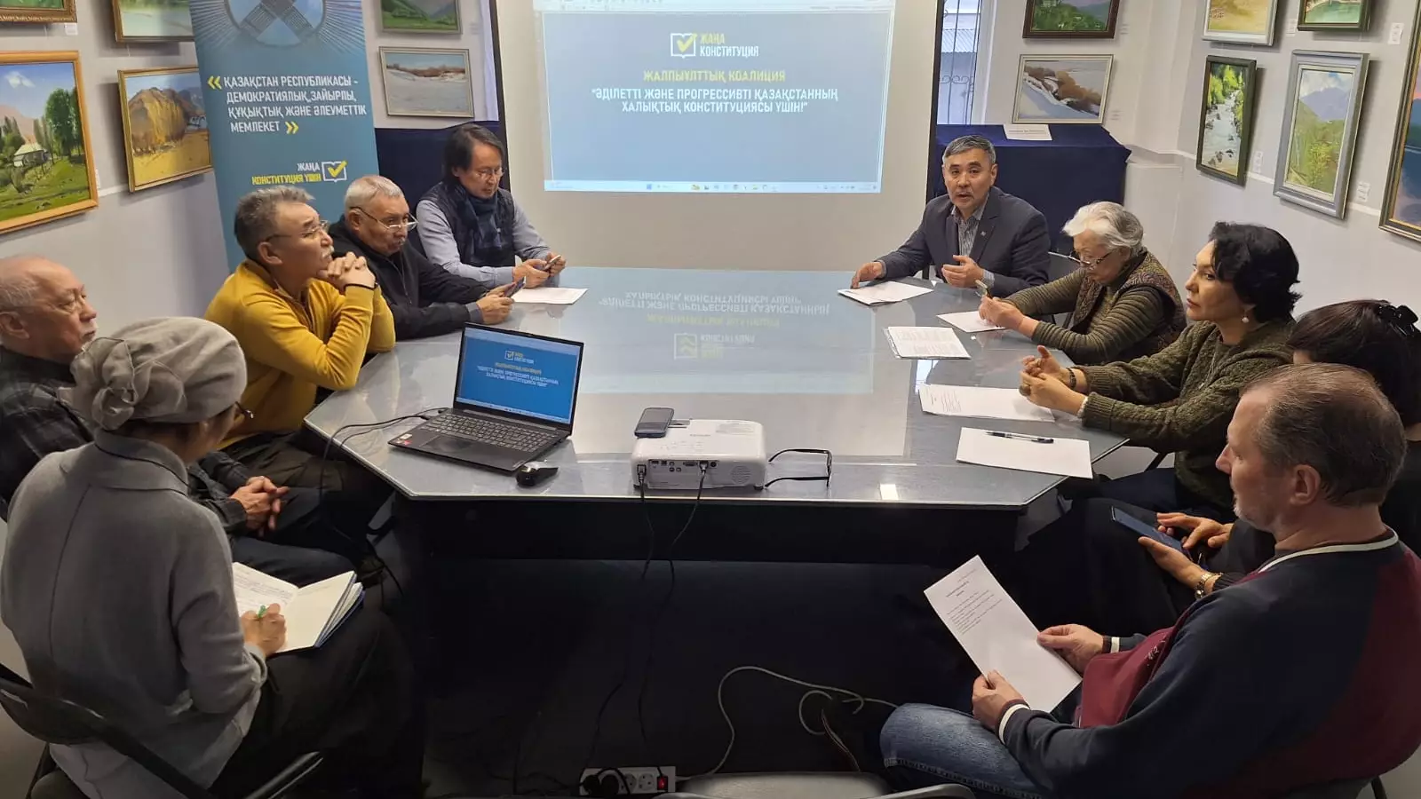 Өнер өкілдері жаңа Конституцияны қолдайтынын білдірді