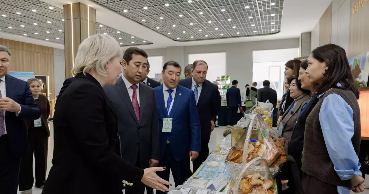   Ауыл шаруашылығы министрі Қазақстандағы тұңғыш агротехнопарк жұмысымен танысты   