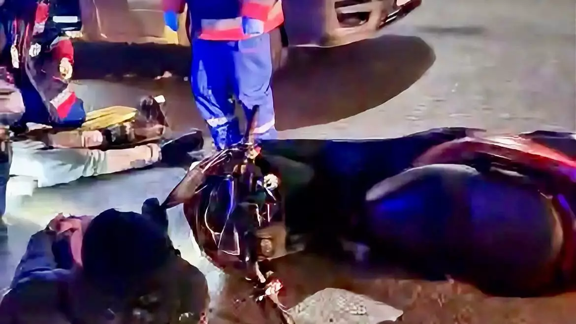 Ақтөбеде 14 жасар бала жүргізген мопед жеңіл көлікпен соқтығысты