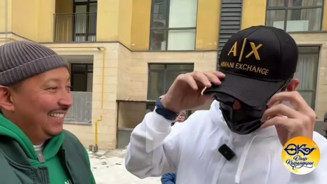"Маскадағы адамның" кім екені мәлім болды: Мадияр Серікбай маңызды видео жариялады (ВИДЕО)