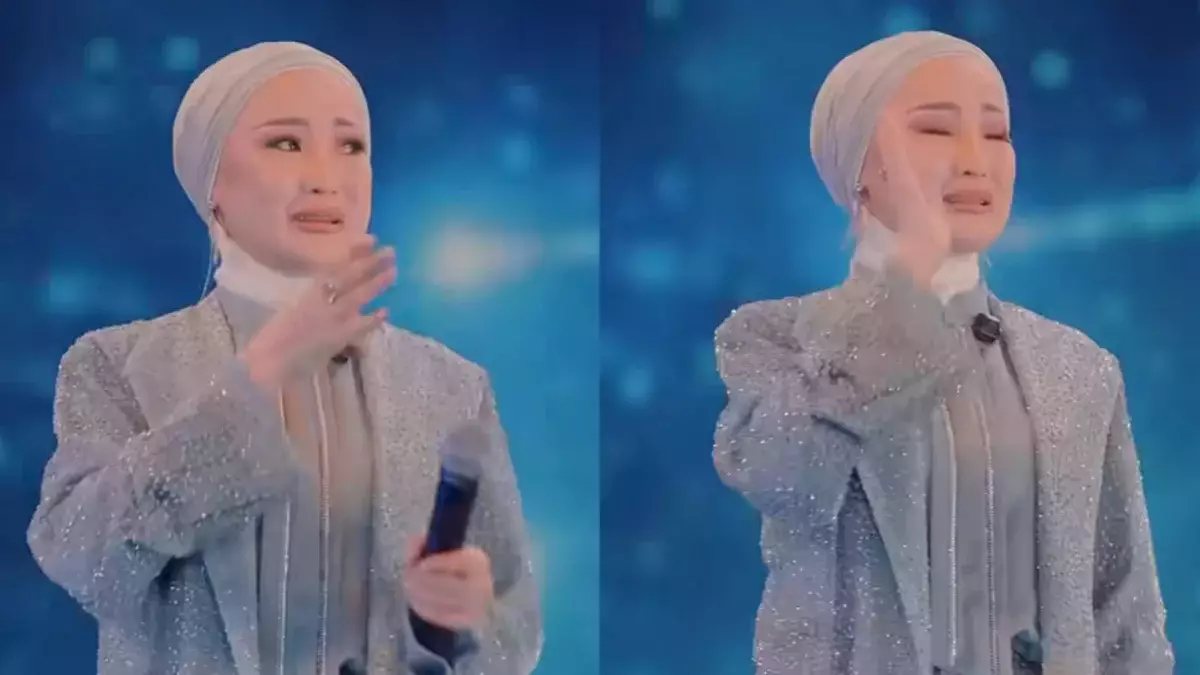 «Осы әнді айтпашы»: Мөлдір Әуелбекова концертінде жылап қалды(ВИДЕО)