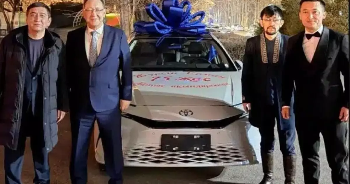  Жүрсін Ерманға ақын-жыршылар көлік мінгізді 